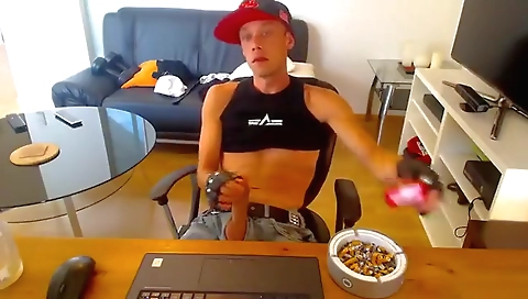 Blonde chick plays her pussy on cam