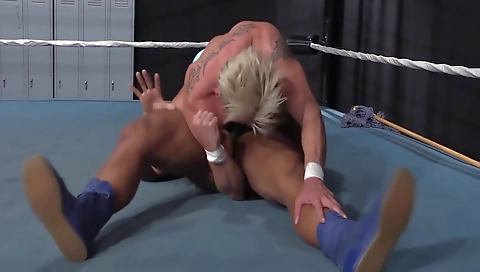 Sexy girlfriend gets her pussy drilled