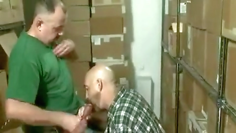 Big booty blonde fucked hardcore between her pussy