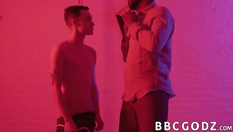 Sheat margomal tradit gobbles for a sexy brunette