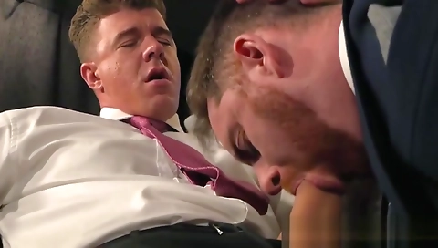 Sexy girlfriend gets her pussy pounded