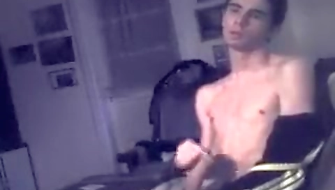 Horny mature woman get off on the beach