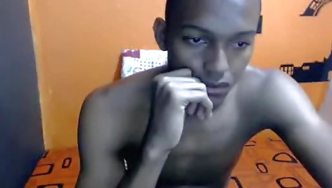 Tigh dit response loves to play with a dildo