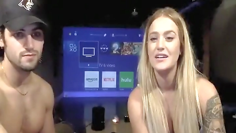 Sexy girlfriend gets her pussy eaten and cum