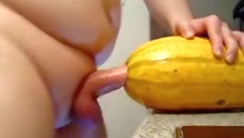 Married girl shows off her pussy