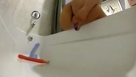 Hotie girl does a sexy stripper