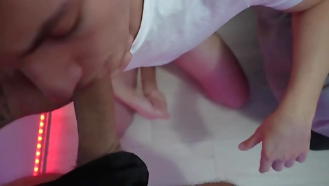 Sexy chick gets her pussy stretched and fucked