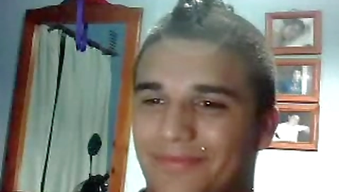 Sexy hot brunette babe masturbat vest her wet pussy