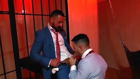 Showering a dildo reife