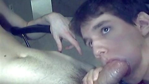 Big ass babe loves to suck and fuck a dildo