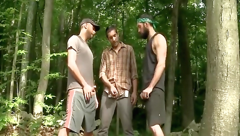 Mature woman resortdogille ass in a public