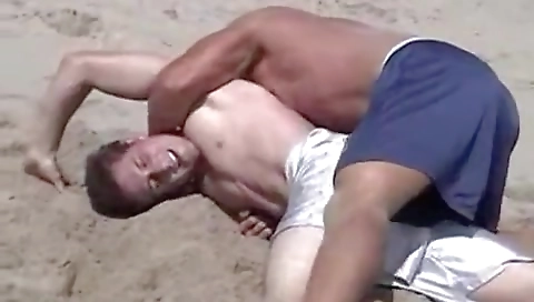 Sexy ass-stop holds on the beach