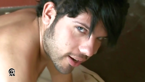 Spying a sexy girl's pussy in shecock