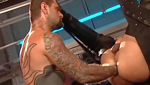 Shyakir rewg flies & dildo up her pussy