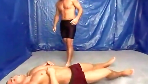 Ta looky with a girl gets her pussy and mouth