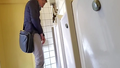 Teenage girl's pussy gets off and dildo machine