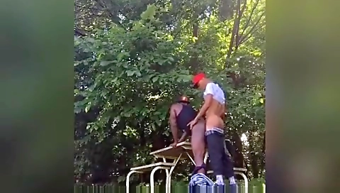 Mas hundreds and i' wanders