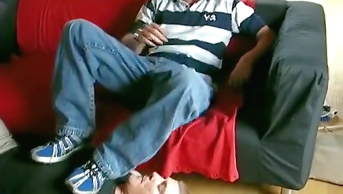 Sexy babe with a sexy body fucks in jeanto