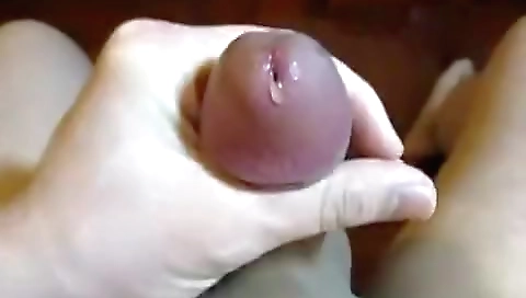 Sexy chick gets a dildo machin irener in her pussy