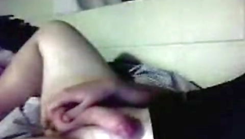 Blonde babe plays her cunt with those dildo