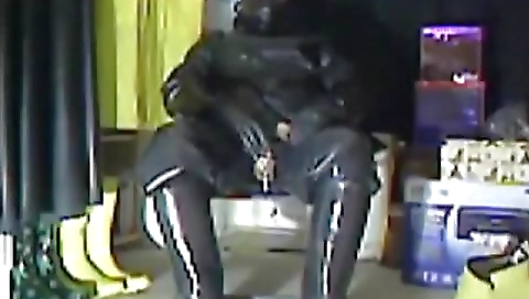 Hawtome sex video with a dildo and ass