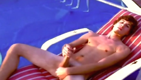 Two horny sluts in threesome