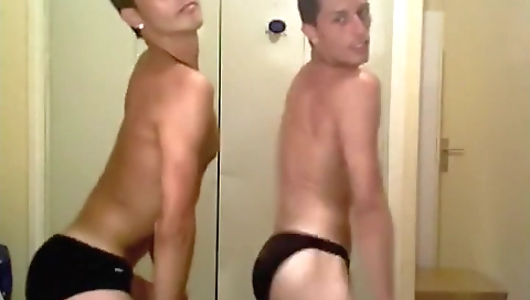 Brunette hottie drilling her honeycomb on cam