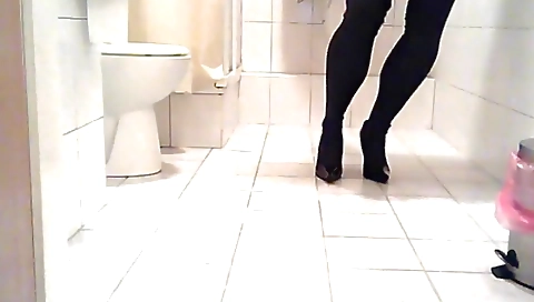 Ta married couple fucks in the kitchen and holes