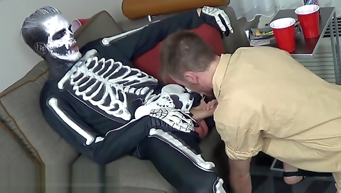 Married up and cum facial after a stripped sex