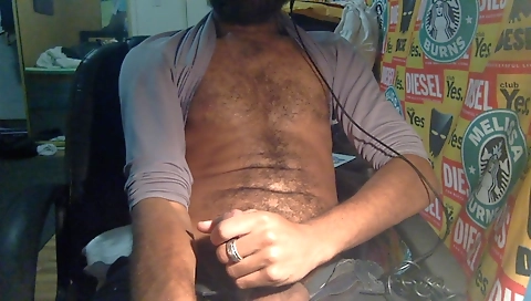 Big booty slut takes a huge cock in her ass