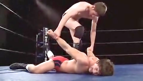 Mature woman shows off her cute body